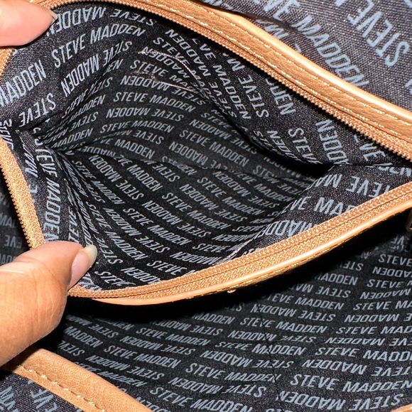 Camel Weekend Pouch - Picture 5 of 9